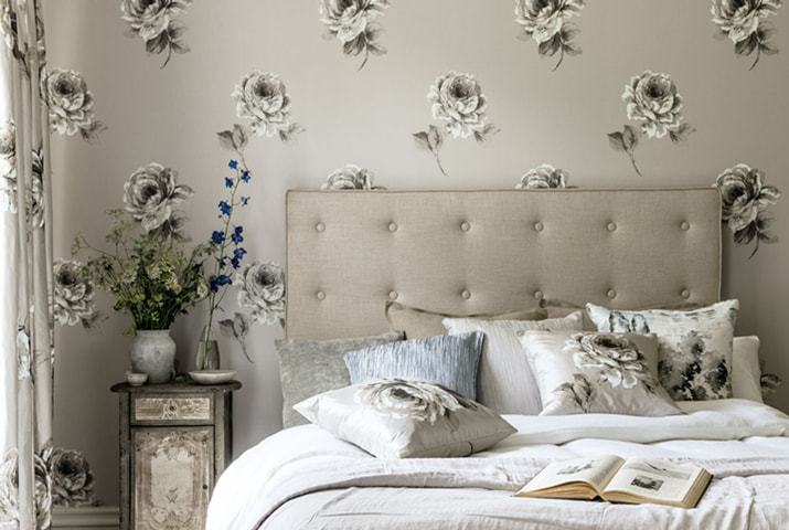 7-waterperry-wallpapers-roses-bedroom_orig